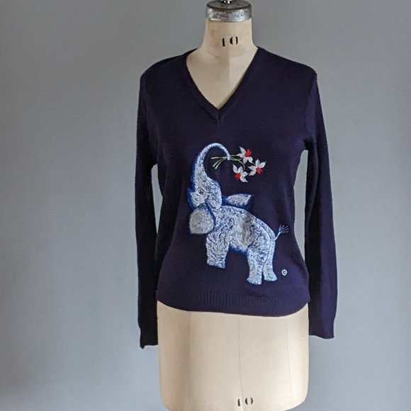 Vintage Embroidered Navy V-Neck Sweater with Elephant Holding Flower Novelty - Picture 5 of 6